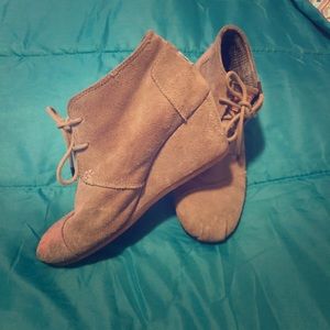 TOMS wedges